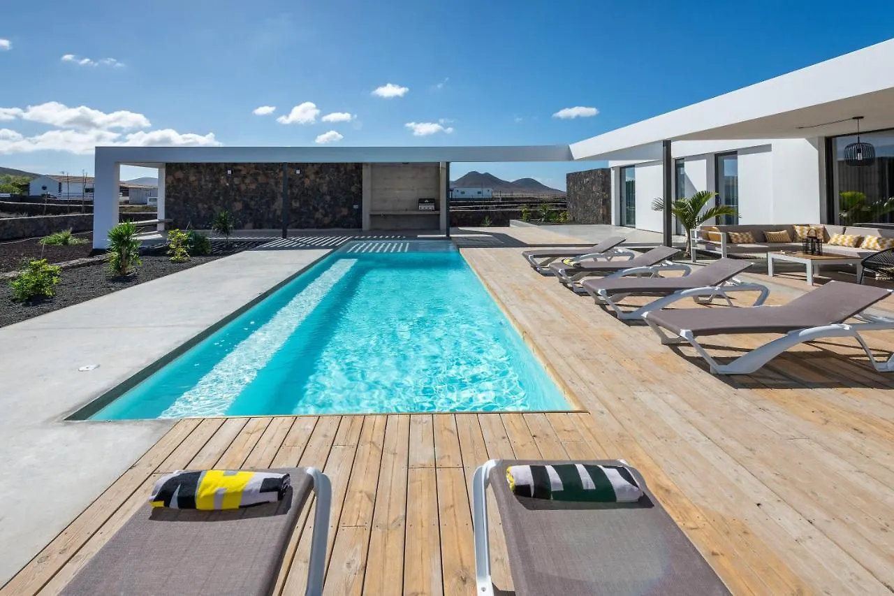 Villa Ventura לאחארס