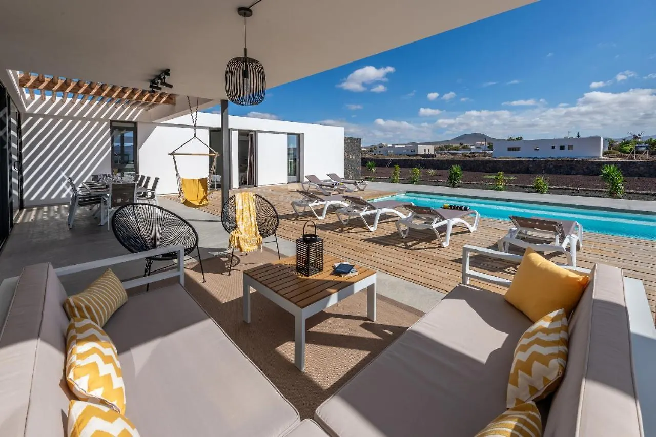 Villa Ventura לאחארס