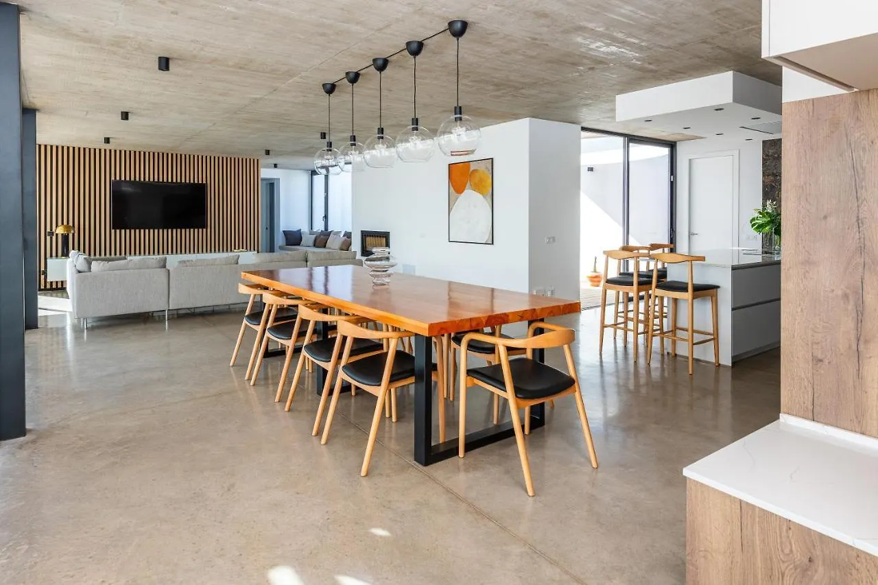 Villa Ventura לאחארס 0*,