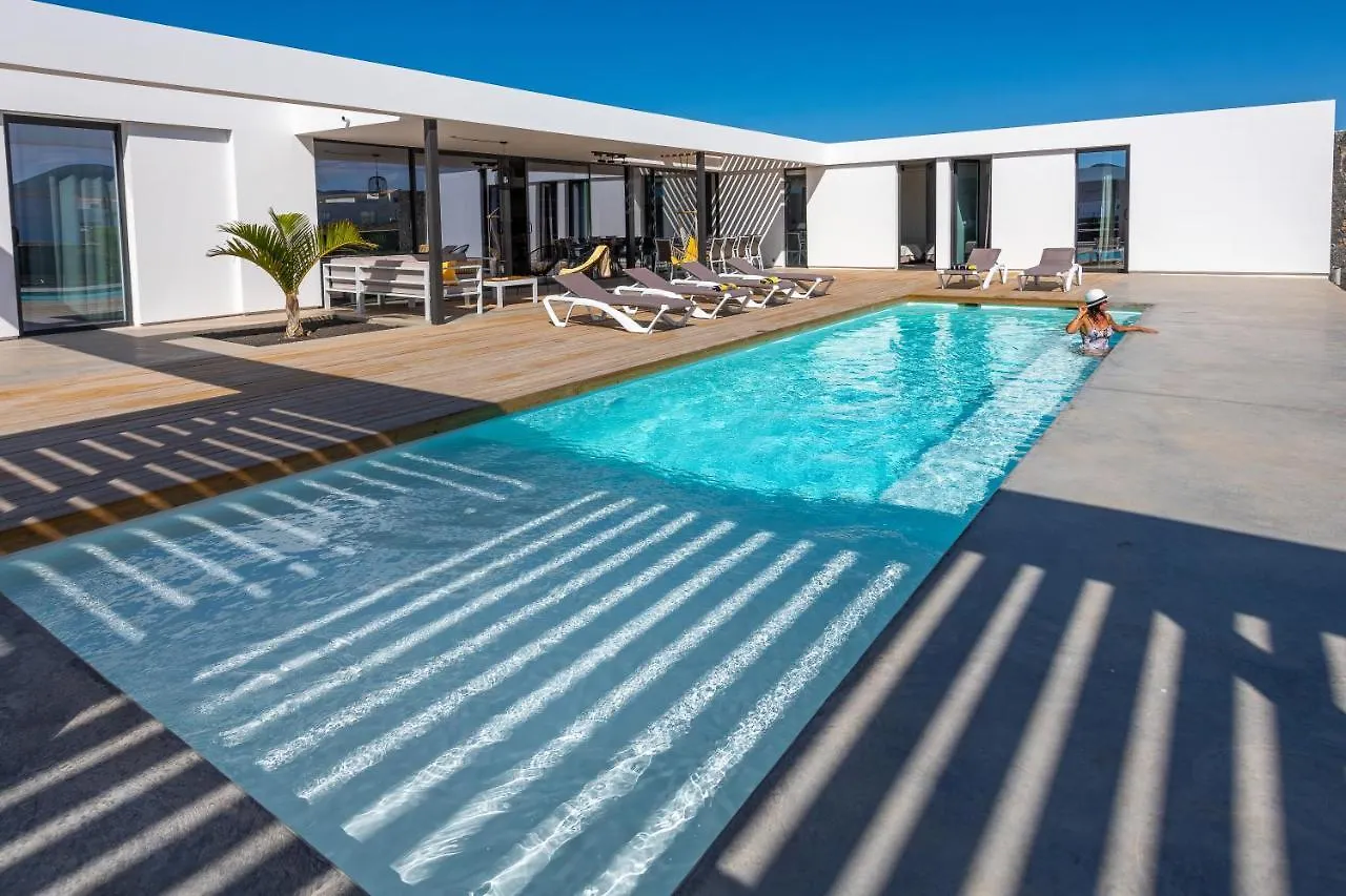 Villa Ventura לאחארס