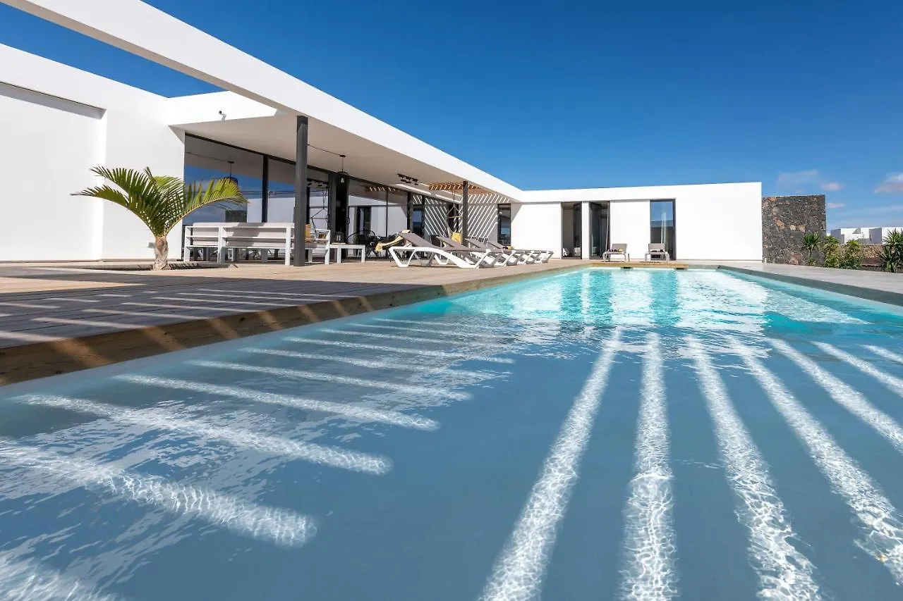 Villa Ventura לאחארס 0*,